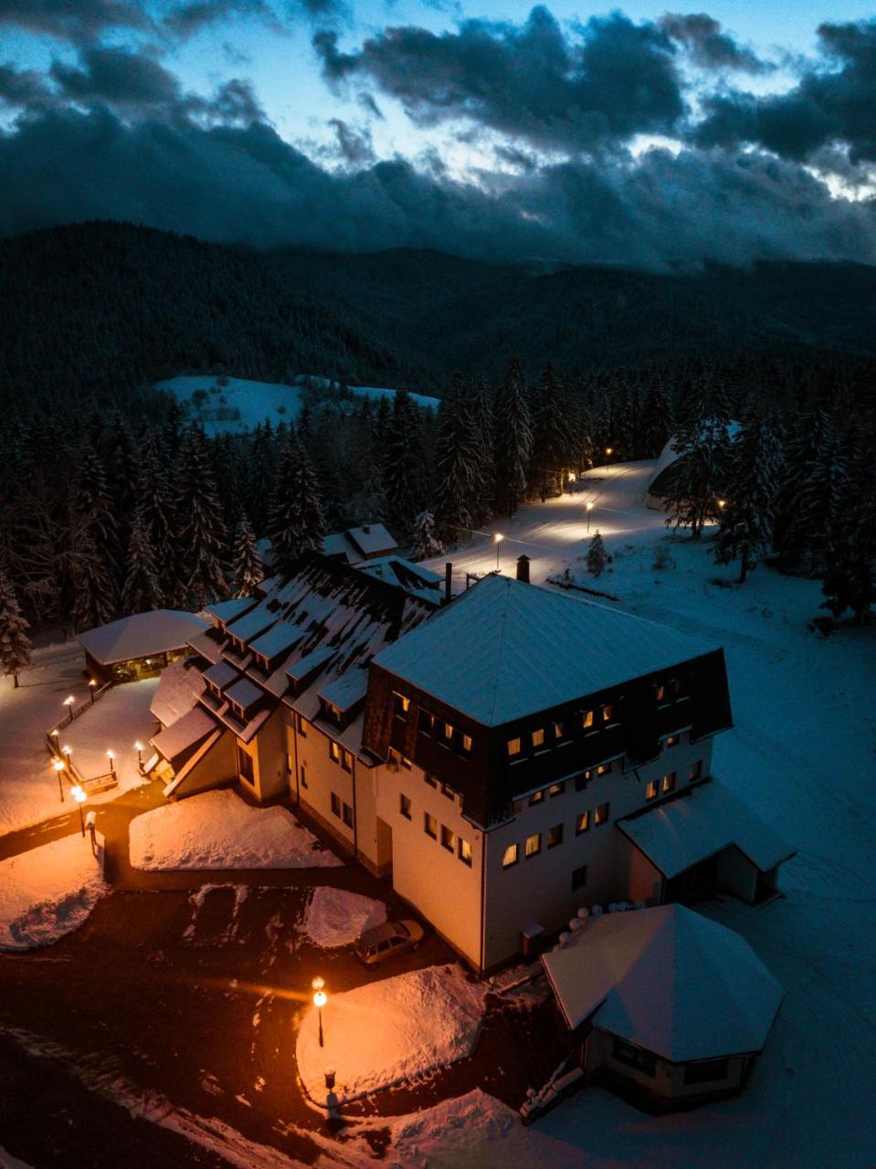 Hotel Zlatarski Zlatnik Nova Varoš エクステリア 写真